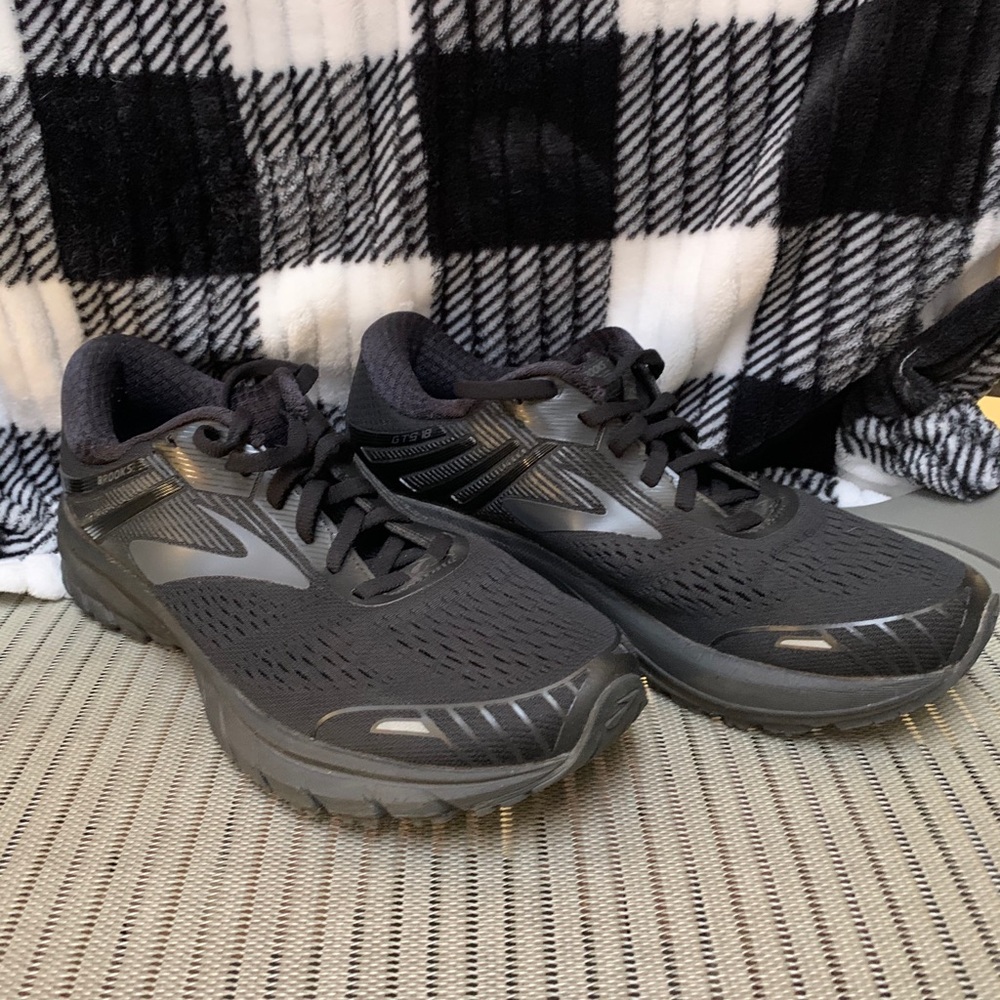 Brooks womens Adrenaline GTS 18 size 8